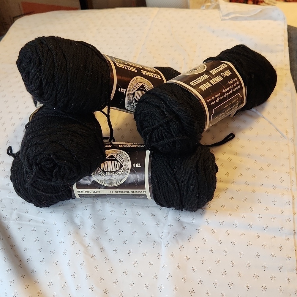 Wonoco Yarn Co 100% Virgin Wool  Vintage 4 skeins